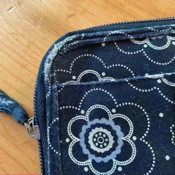 Thirty-one wristlet - Picture 2 of 10